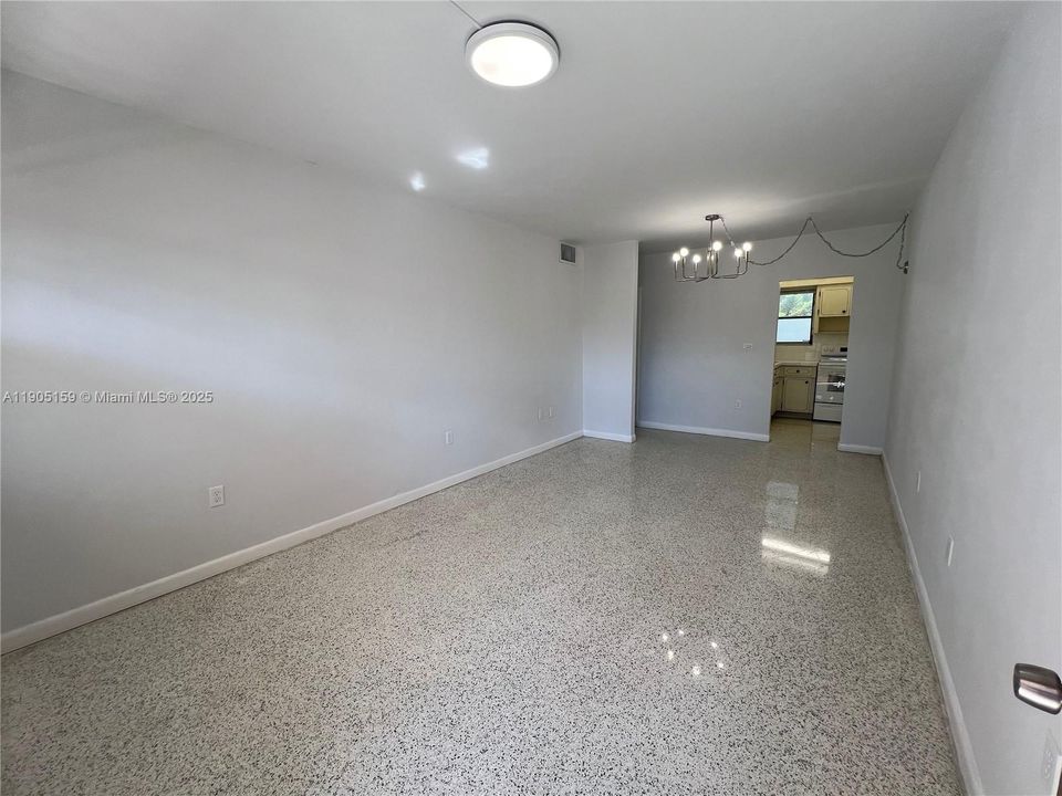 For Rent: $2,000 (2 beds, 1 baths, 800 Square Feet)