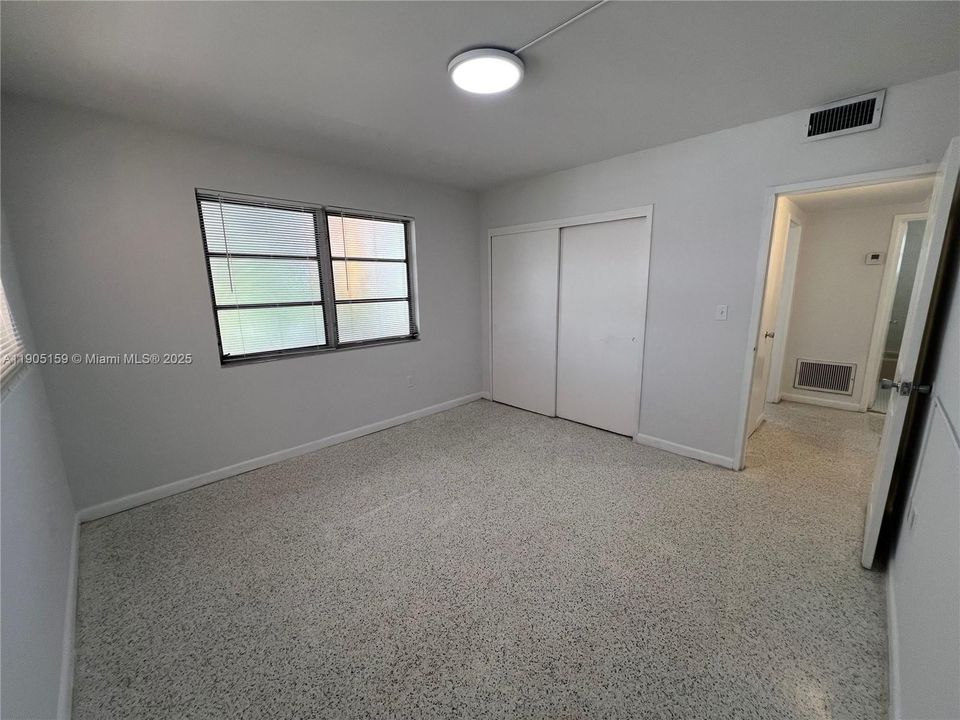 For Rent: $2,000 (2 beds, 1 baths, 800 Square Feet)