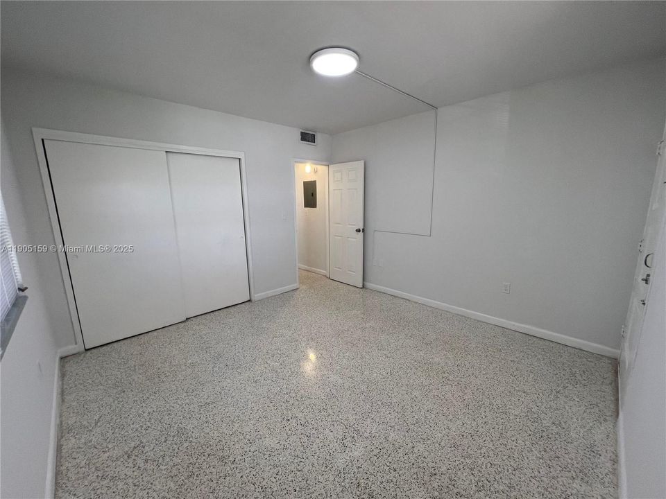 For Rent: $2,000 (2 beds, 1 baths, 800 Square Feet)