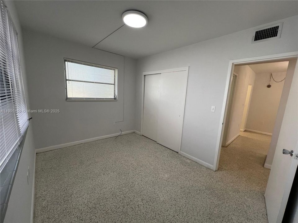 For Rent: $2,000 (2 beds, 1 baths, 800 Square Feet)