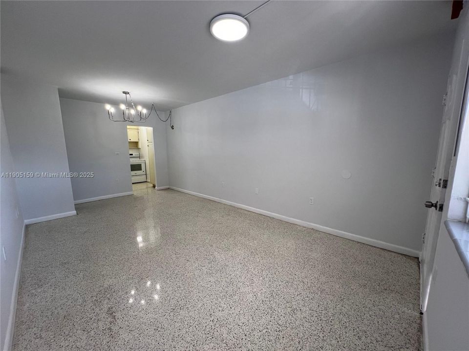 For Rent: $2,000 (2 beds, 1 baths, 800 Square Feet)