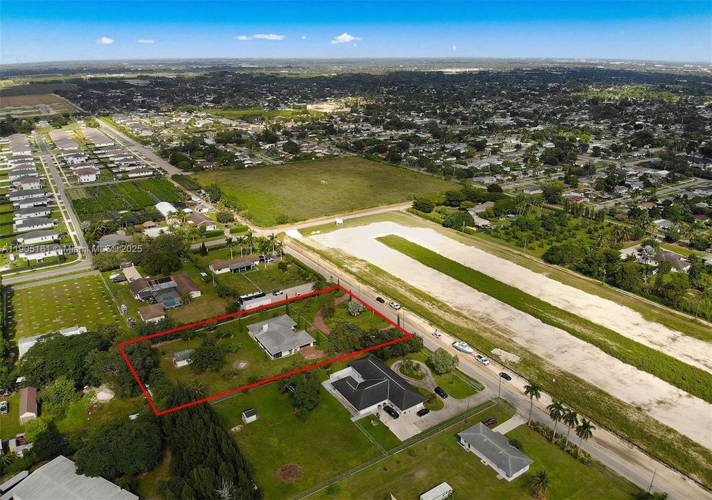 For Sale: $925,000 (4 beds, 2 baths, 2672 Square Feet)