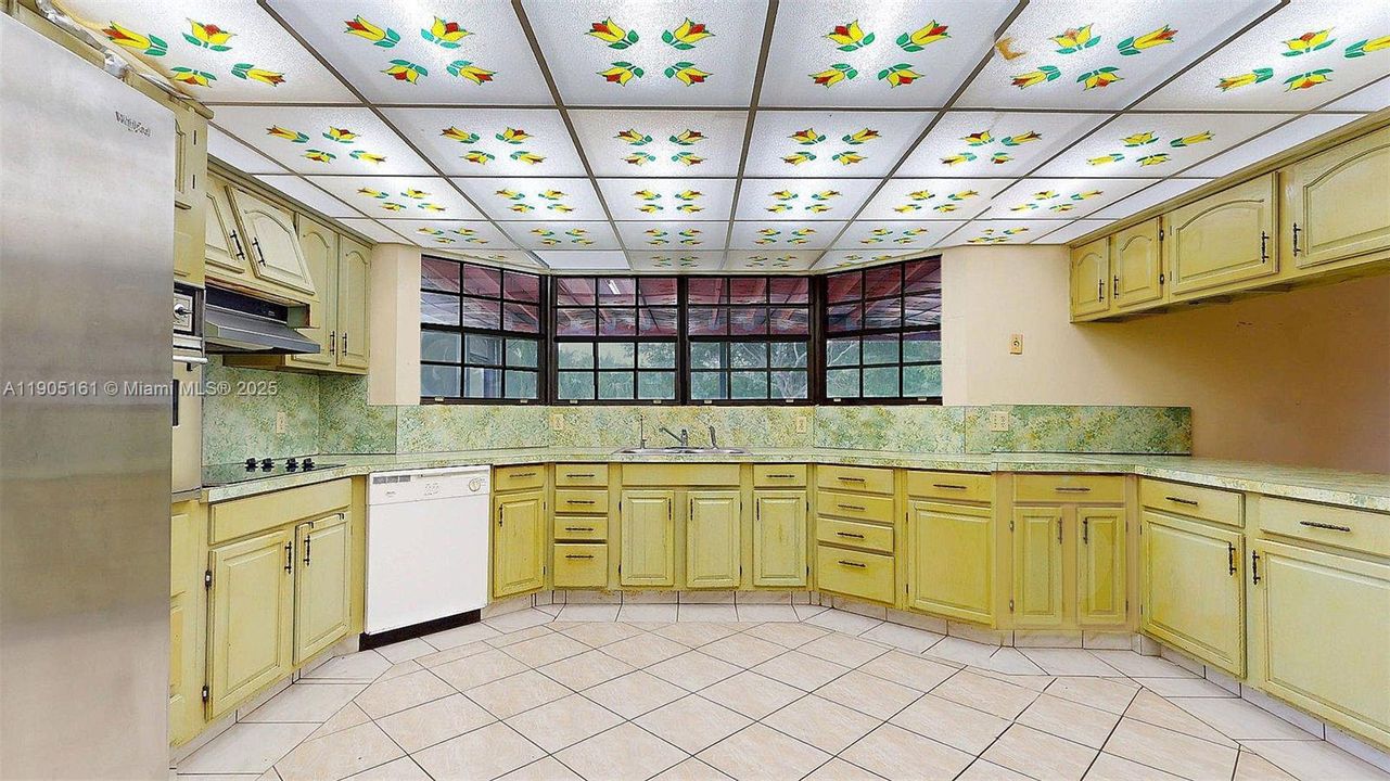 For Sale: $925,000 (4 beds, 2 baths, 2672 Square Feet)