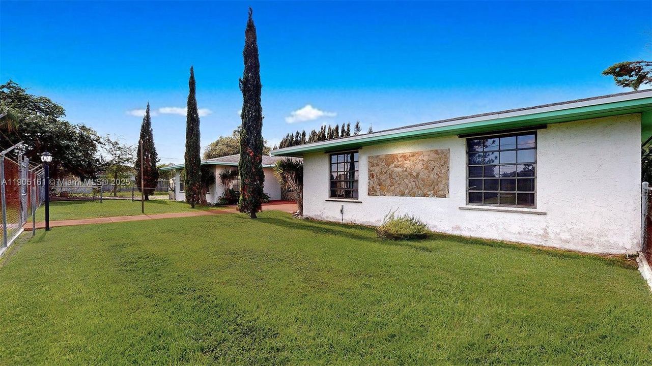 For Sale: $925,000 (4 beds, 2 baths, 2672 Square Feet)