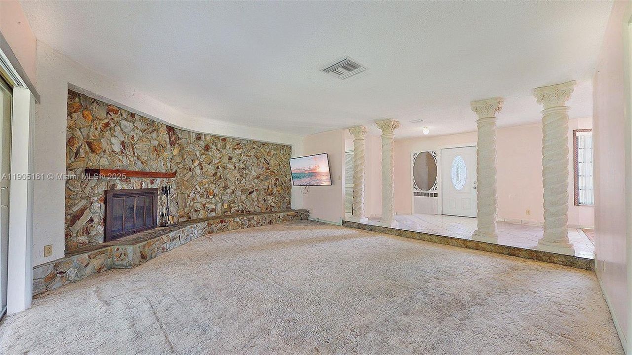 For Sale: $925,000 (4 beds, 2 baths, 2672 Square Feet)