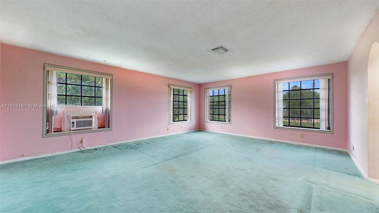 For Sale: $925,000 (4 beds, 2 baths, 2672 Square Feet)