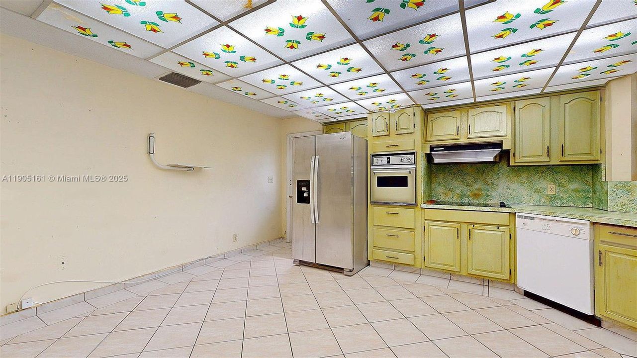 For Sale: $925,000 (4 beds, 2 baths, 2672 Square Feet)