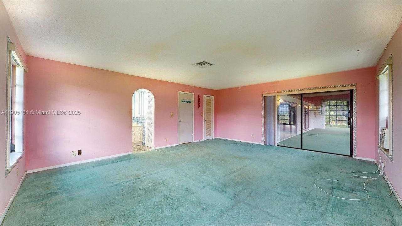 For Sale: $925,000 (4 beds, 2 baths, 2672 Square Feet)