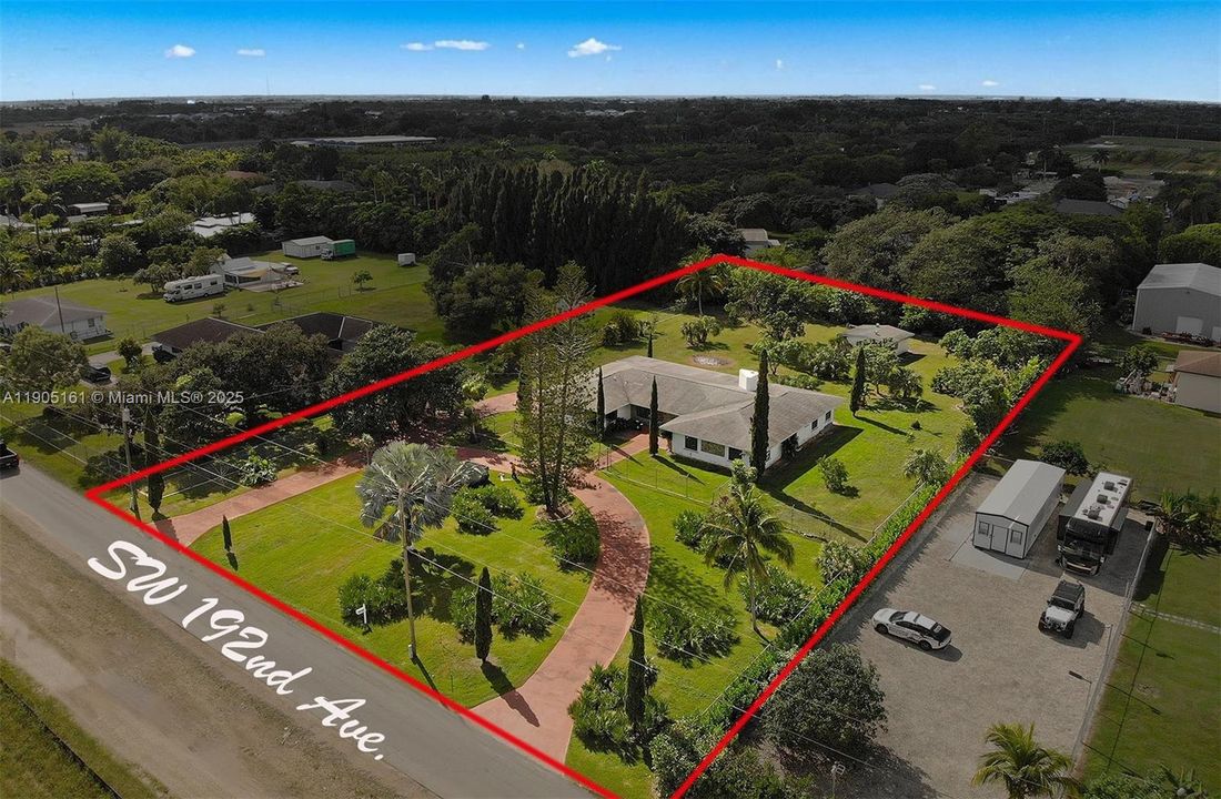 For Sale: $925,000 (4 beds, 2 baths, 2672 Square Feet)