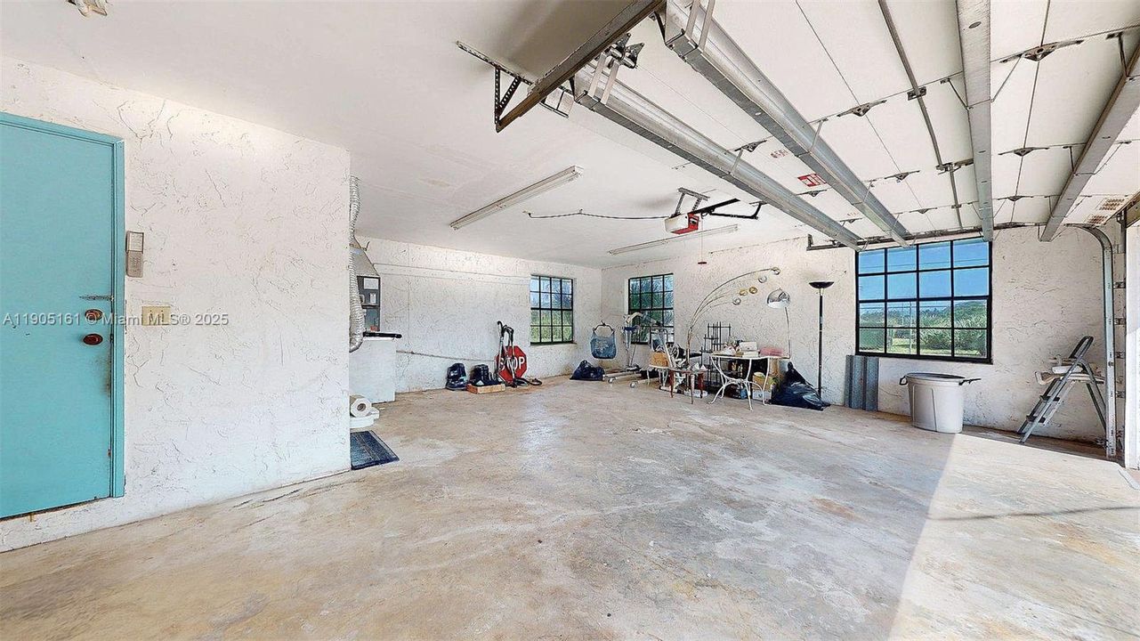 For Sale: $925,000 (4 beds, 2 baths, 2672 Square Feet)