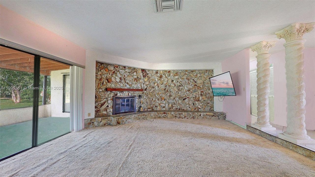 For Sale: $925,000 (4 beds, 2 baths, 2672 Square Feet)