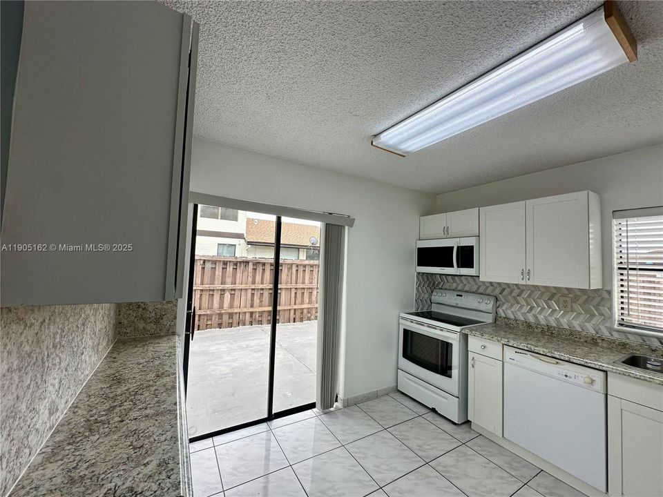 Recently Rented: $2,400 (2 beds, 1 baths, 1025 Square Feet)