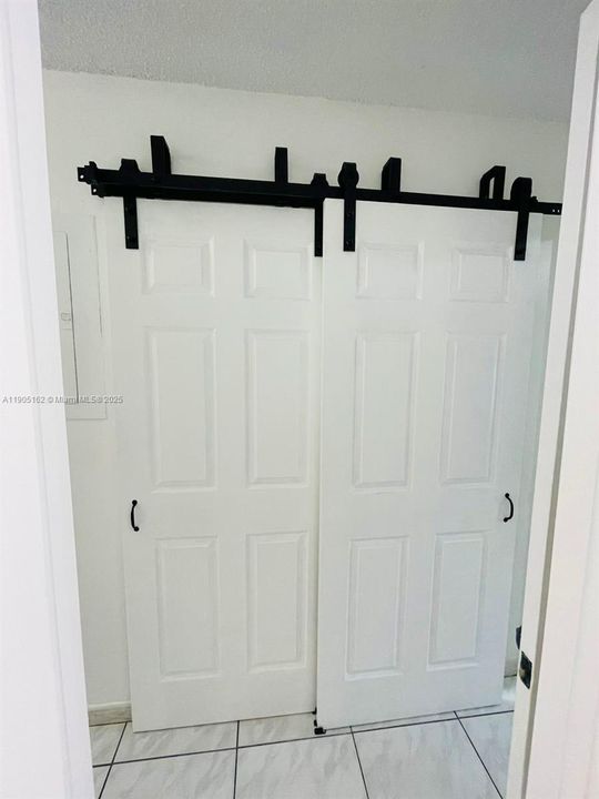 Recently Rented: $2,400 (2 beds, 1 baths, 1025 Square Feet)