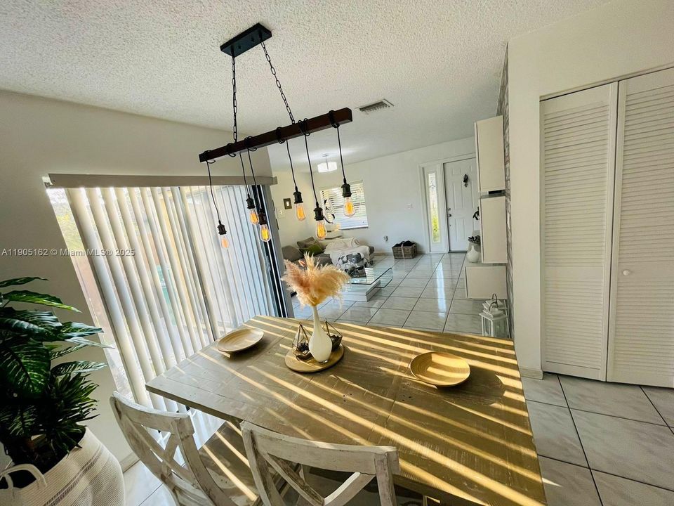 Recently Rented: $2,400 (2 beds, 1 baths, 1025 Square Feet)