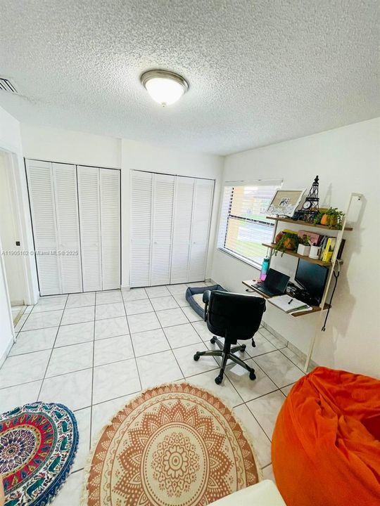 Recently Rented: $2,400 (2 beds, 1 baths, 1025 Square Feet)