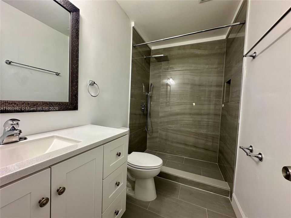 Recently Rented: $2,400 (2 beds, 1 baths, 1025 Square Feet)