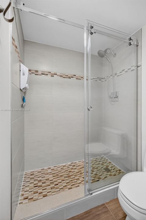 待售: $230,000 (2 贝兹, 1 浴室, 911 平方英尺)