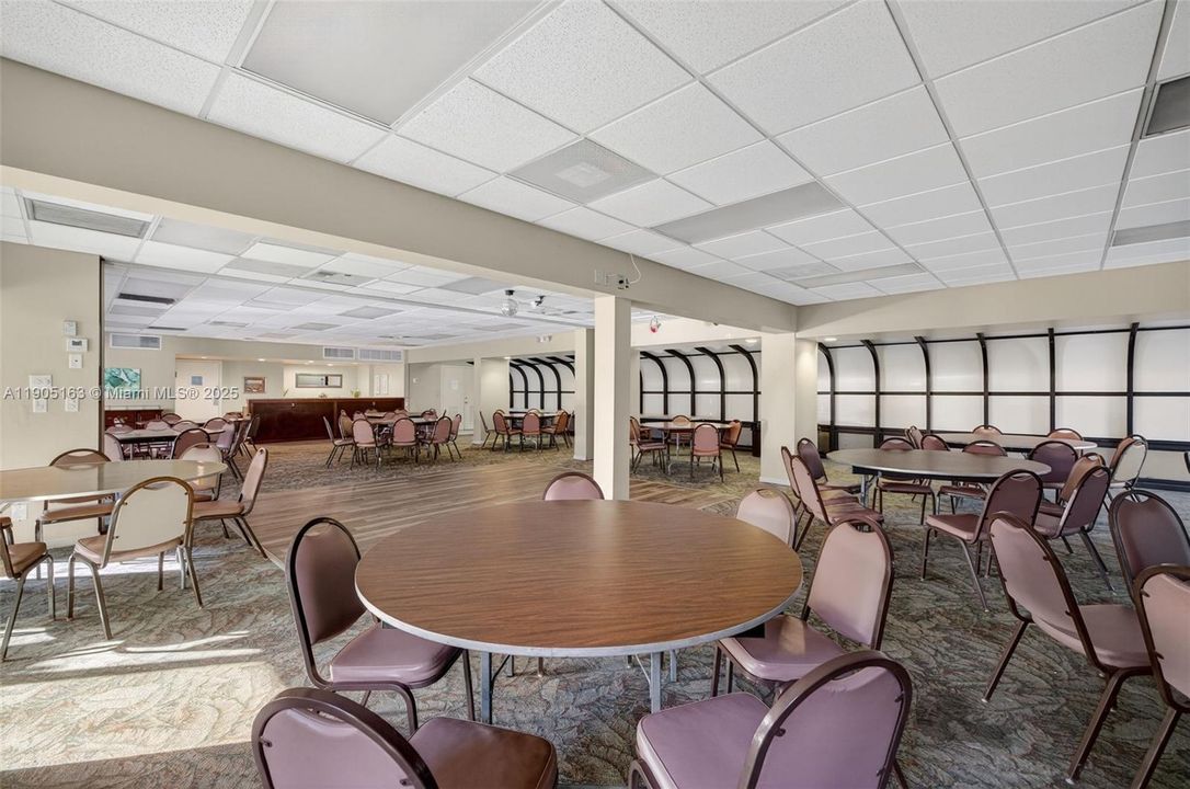 待售: $230,000 (2 贝兹, 1 浴室, 911 平方英尺)