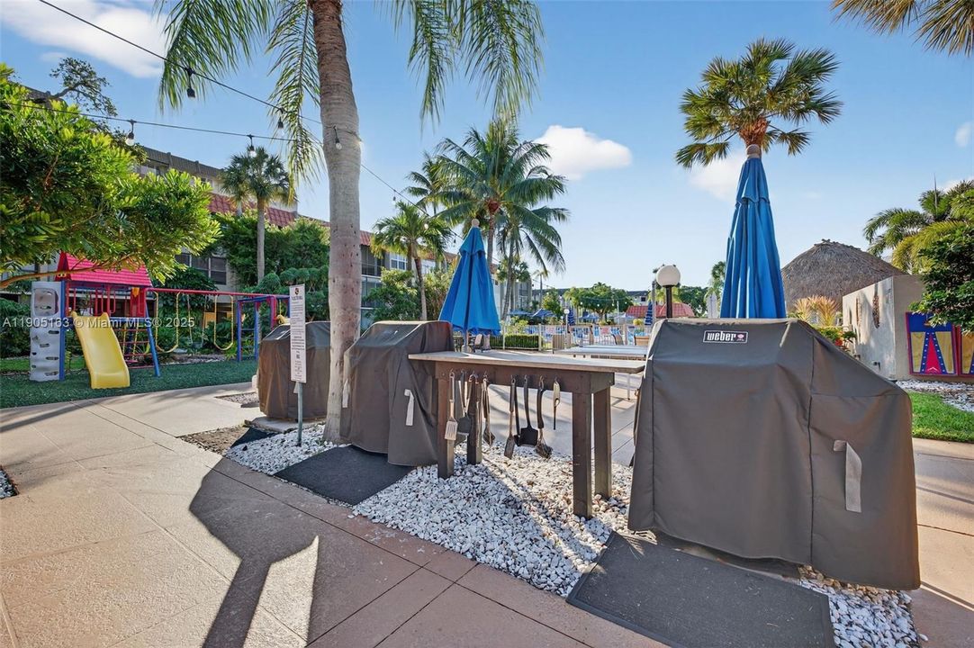 待售: $230,000 (2 贝兹, 1 浴室, 911 平方英尺)