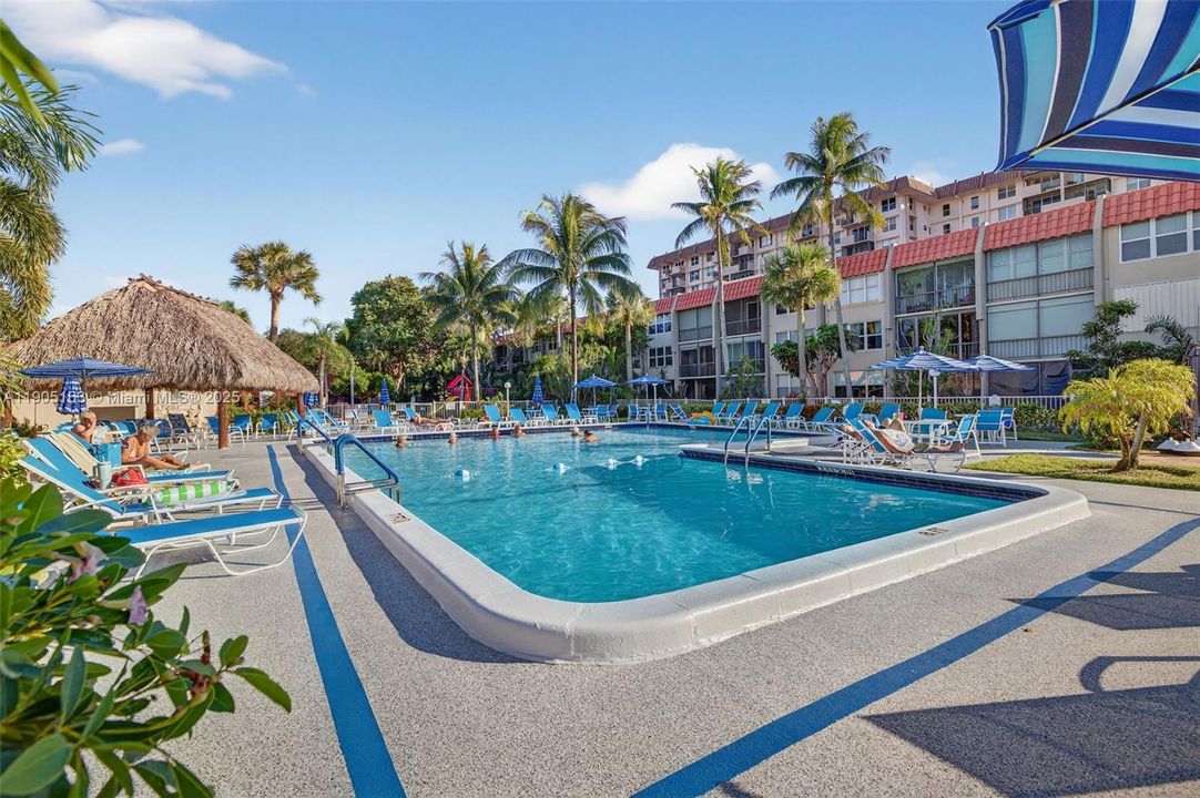 待售: $230,000 (2 贝兹, 1 浴室, 911 平方英尺)