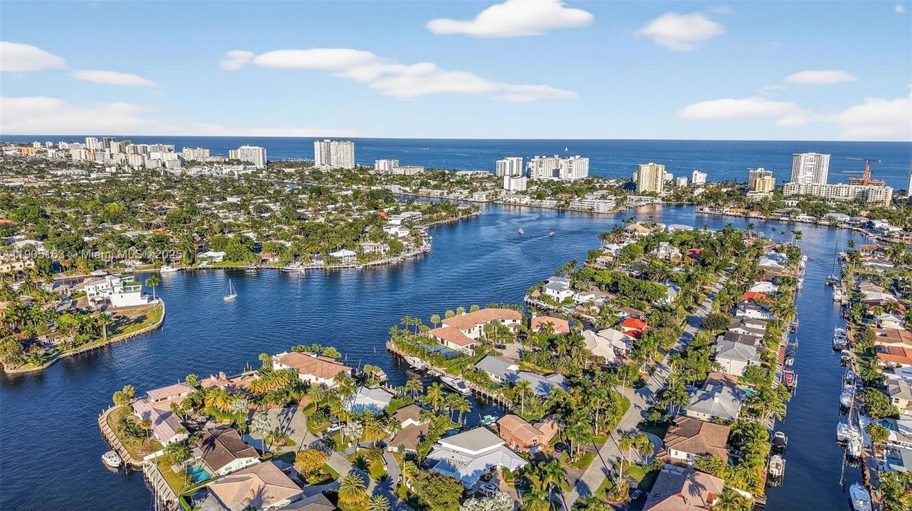 待售: $230,000 (2 贝兹, 1 浴室, 911 平方英尺)