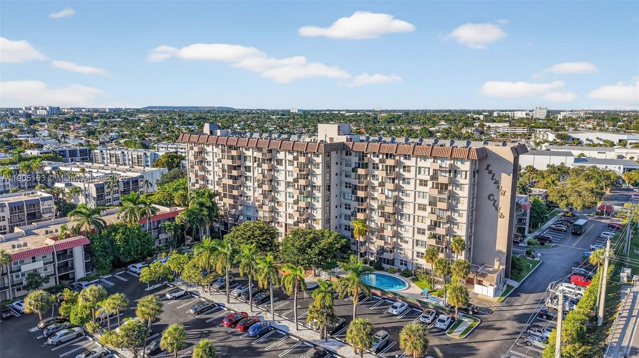 待售: $230,000 (2 贝兹, 1 浴室, 911 平方英尺)