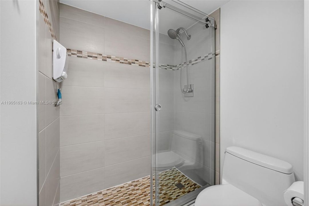 待售: $230,000 (2 贝兹, 1 浴室, 911 平方英尺)