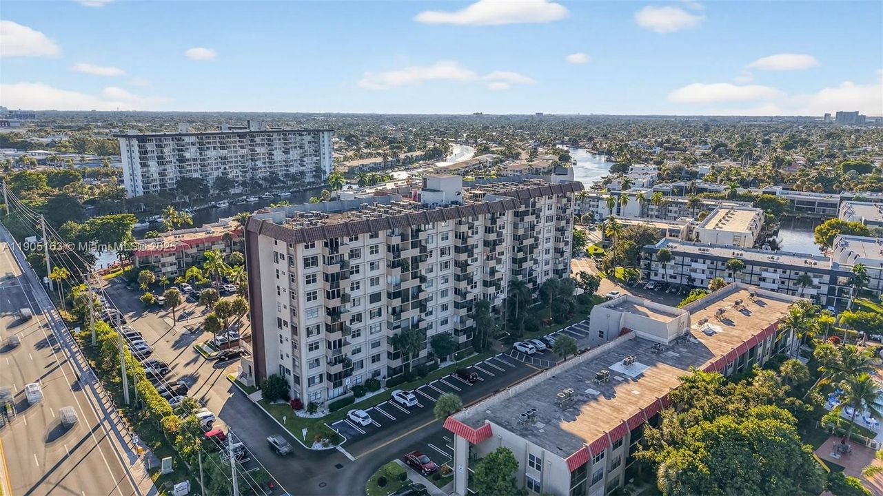 待售: $230,000 (2 贝兹, 1 浴室, 911 平方英尺)