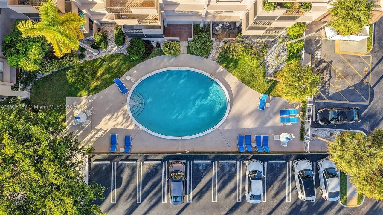 待售: $230,000 (2 贝兹, 1 浴室, 911 平方英尺)