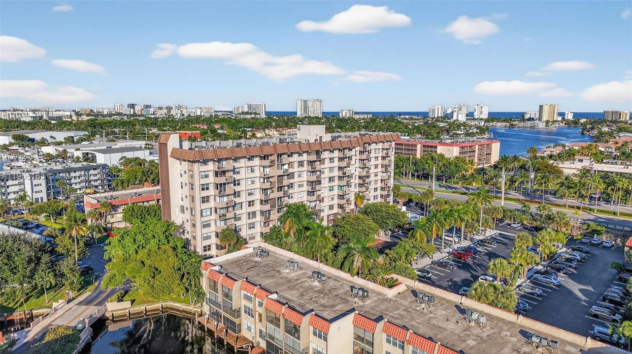 待售: $230,000 (2 贝兹, 1 浴室, 911 平方英尺)