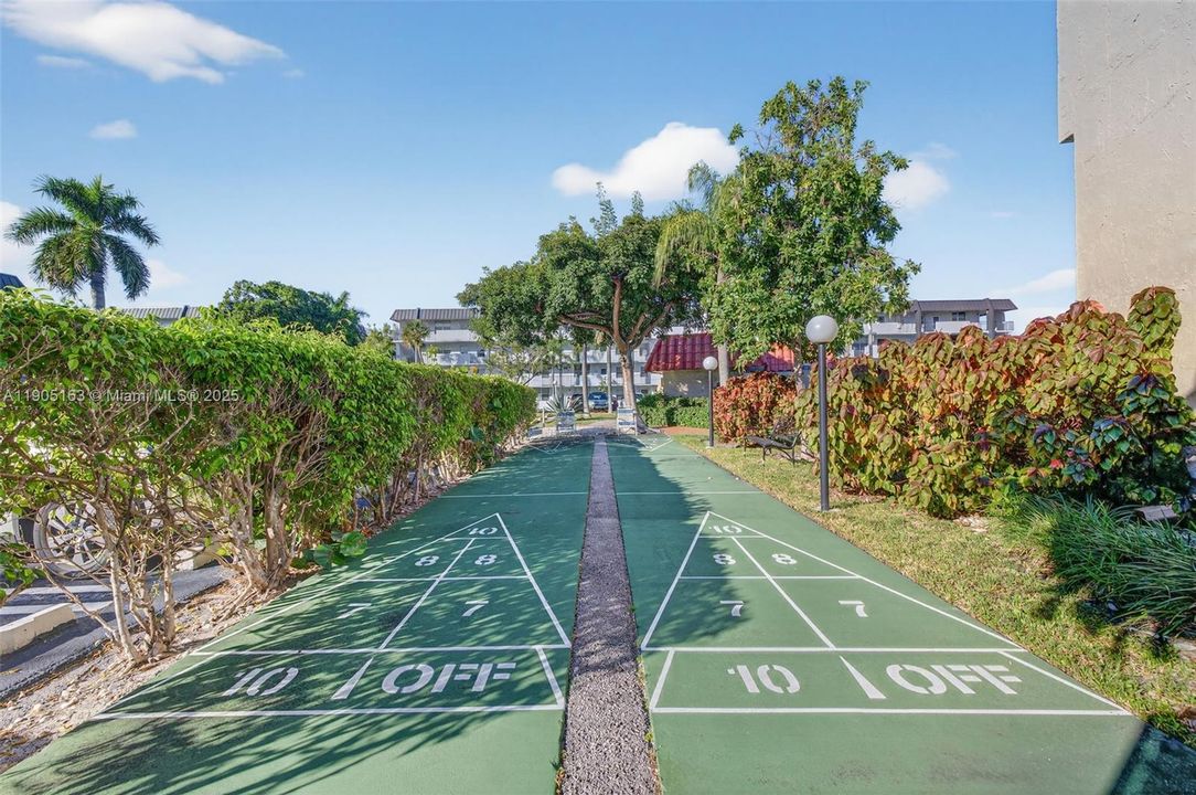 待售: $230,000 (2 贝兹, 1 浴室, 911 平方英尺)