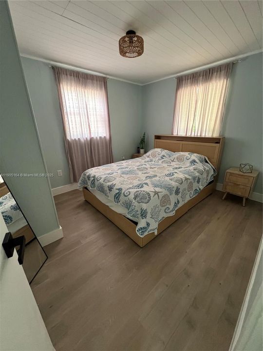 На продажу: $649,900 (2 спален, 1 ванн, 984 Квадратных фут)