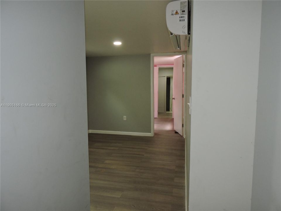 Recently Rented: $1,400 (2 beds, 1 baths, 750 Square Feet)