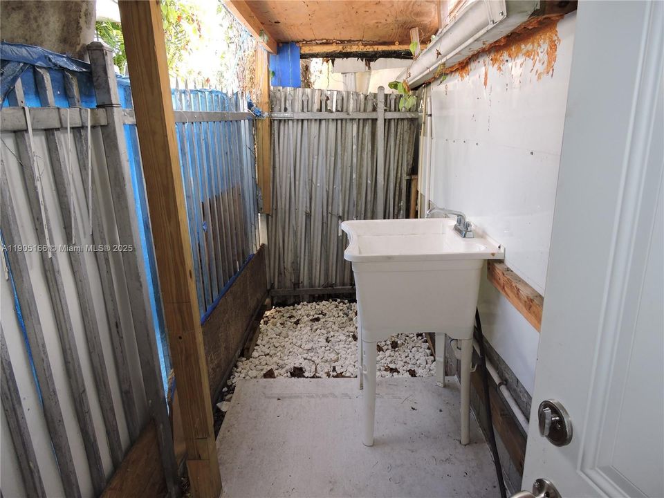 Recently Rented: $1,400 (2 beds, 1 baths, 750 Square Feet)