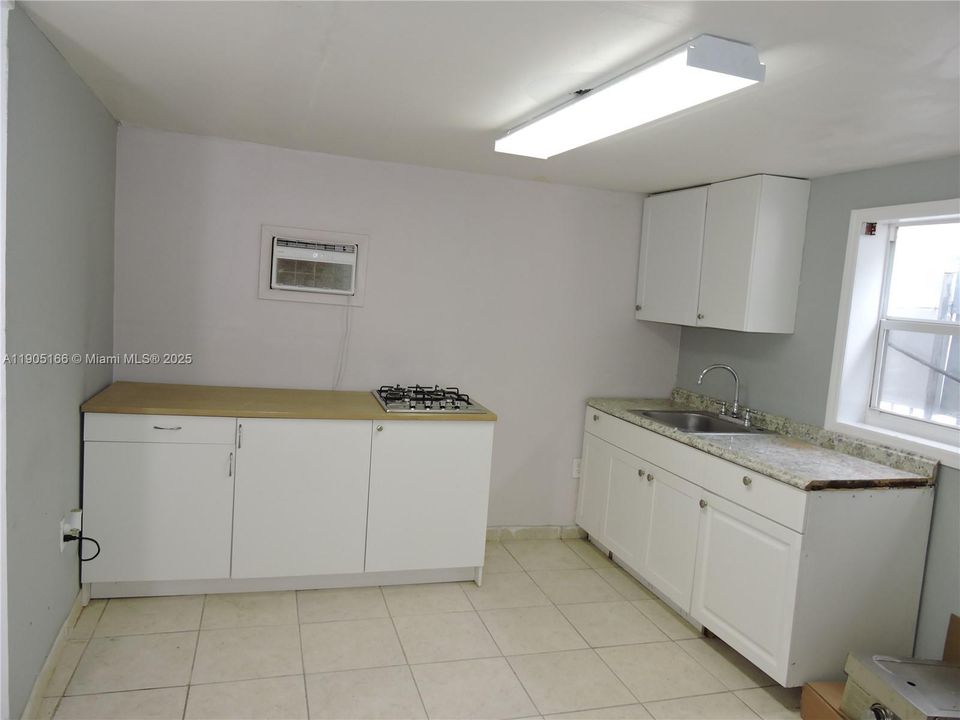 Recently Rented: $1,400 (2 beds, 1 baths, 750 Square Feet)