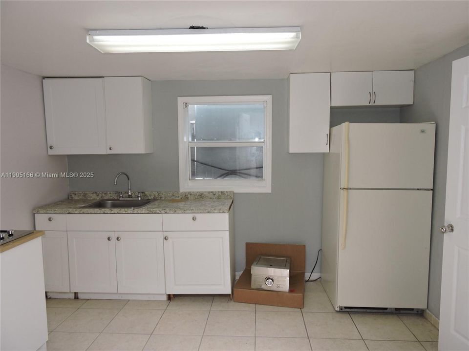 Recently Rented: $1,400 (2 beds, 1 baths, 750 Square Feet)