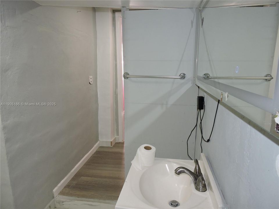 Recently Rented: $1,400 (2 beds, 1 baths, 750 Square Feet)