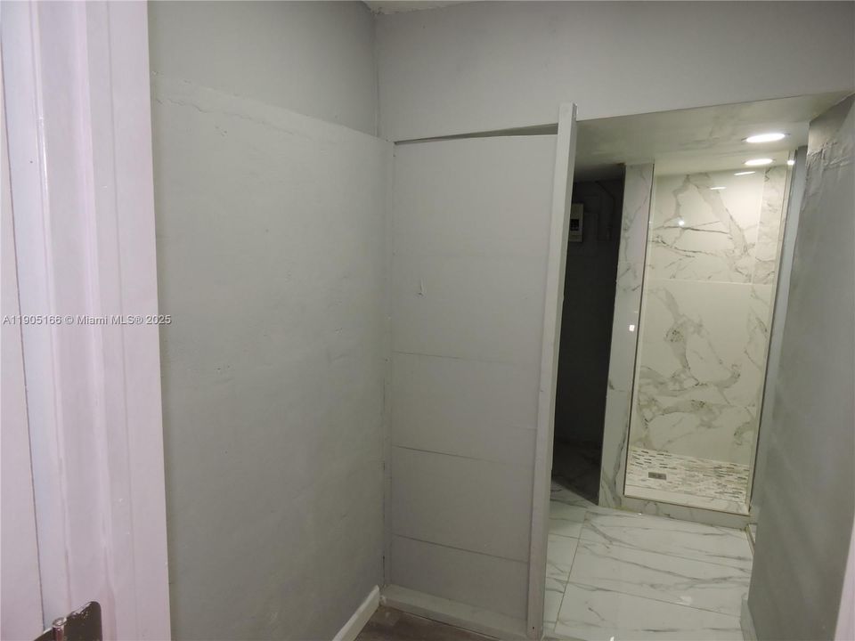 Recently Rented: $1,400 (2 beds, 1 baths, 750 Square Feet)