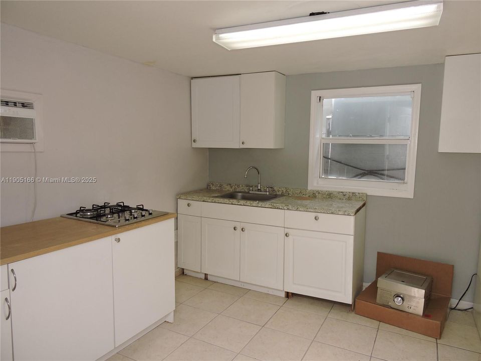 Recently Rented: $1,400 (2 beds, 1 baths, 750 Square Feet)