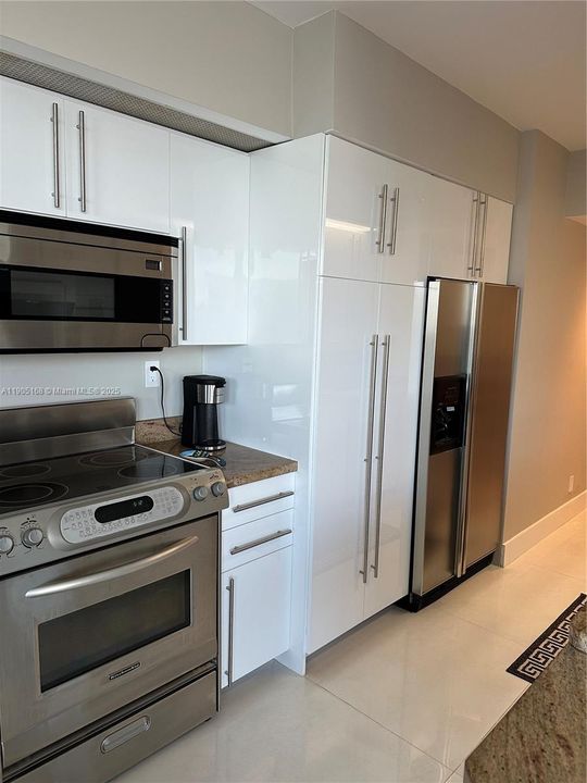 For Rent: $5,500 (1 beds, 2 baths, 1260 Square Feet)