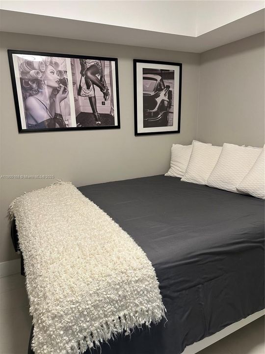 For Rent: $5,500 (1 beds, 2 baths, 1260 Square Feet)