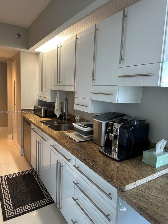 For Rent: $5,500 (1 beds, 2 baths, 1260 Square Feet)