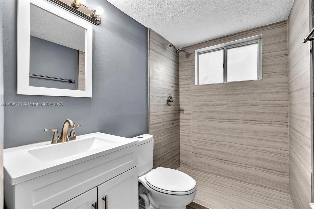 出租: $1,995 (2 贝兹, 2 浴室, 939 平方英尺)