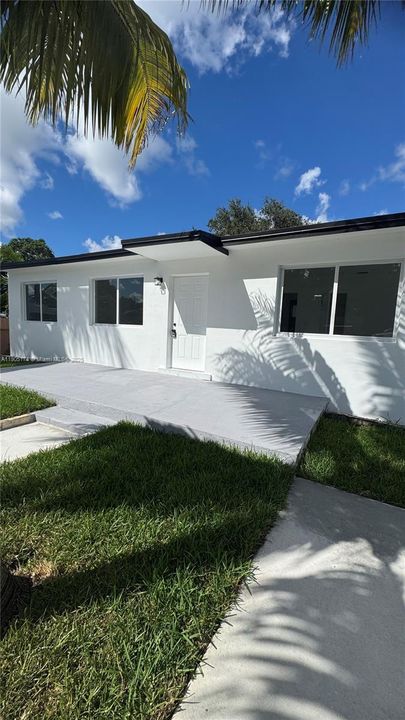 Recently Rented: $3,000 (3 beds, 2 baths, 1000 Square Feet)