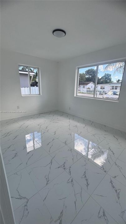 Recently Rented: $3,000 (3 beds, 2 baths, 1000 Square Feet)