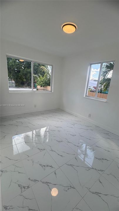 Recently Rented: $3,000 (3 beds, 2 baths, 1000 Square Feet)