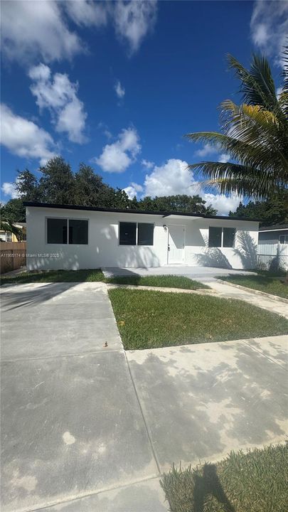 Recently Rented: $3,000 (3 beds, 2 baths, 1000 Square Feet)