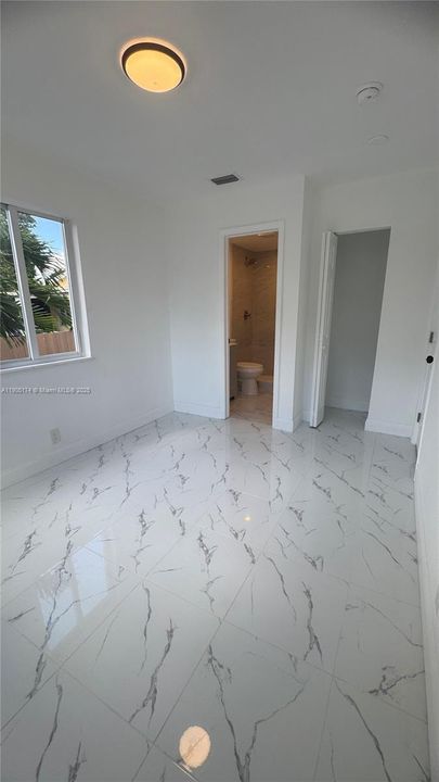 Recently Rented: $3,000 (3 beds, 2 baths, 1000 Square Feet)