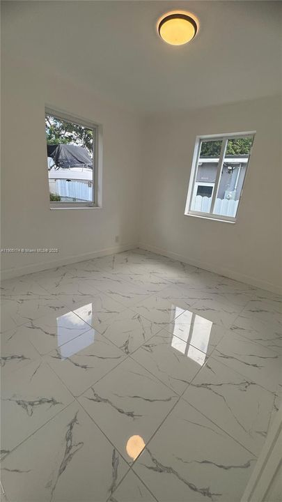 Recently Rented: $3,000 (3 beds, 2 baths, 1000 Square Feet)