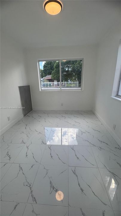 Recently Rented: $3,000 (3 beds, 2 baths, 1000 Square Feet)